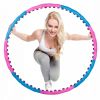 Masážní gymnastický kruh Hula Hoop je efektivní cvičební pomůcka pro tvarování těla a odstranění přebytečných kilogramů. Po obvodu kruhu se nachází speciálně navržené masážní koule, které příznivně ovlivňují fukci kyčlí, kříže a oblasti celé páteře. 