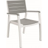 Židle s čistě bílým rámem a šedými prkny připomínajícími dřevo tvoří dokonalý pár s prostorným stolem Harmony. Nekovový rám je odolný vůči rzi a je zárukou snadné údržby. Barva nebledne ani po opakovaném vystavení UV záření.