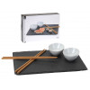 - kompletní sushi set pro 1 nebo 2 osoby - autentické materiály stejně jako v japonské kuchyni - břidlicová servírovací deska, nádoby z bílého porcelánu a bambusové hůlky - skvělý dárek pro milovníky orientální kuchyně - ...