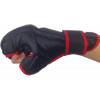 Rukavice Kung-fu PU597 jsou rukavice pro bojové umění a sporty, které poskytují oproti ostatním omotávacím bandážím větší ochranu kloubů a zápěstí a také vyšší komfort během celého tréninku. Rukavice mají na hřbetu výplně, které ...