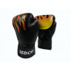 Box rukavice SEDCO TRAINING FIRE 14 OZBoxersk&eacute; rukavice SEDCO TRAINING s designem FIRE. Rukavice vyroben&eacute; z odoln&eacute; syntetick&eacute; kůže. Vhodn&eacute; pro tr&eacute;ninkov&eacute; a rekreačn&iacute; ...