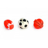Speciálně tvarovaný míček v zábavném designu sportovních míčů.