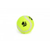Tenisový míček s potiskem psí tlapky.
